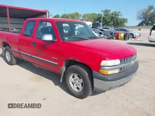 2002 Chevrolet Silverado 1500 LS with VIN 1GCEK19V72E201727, listed as a IAAI auction lot 43036023 with 237,944 mi miles and . Bid and sale history available at DreamBid. Image 1.