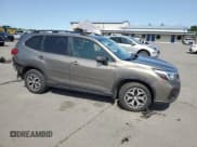 ✅ 2020 Subaru Forester Premium • VIN: JF2SKAJC3LH470743 • Lot: 71600835. Wystawiony na Copart z przebiegiem 67 125 mil. Bezpłatny archiwum sprzedaży aukcyjnych z USA i szczegółowy raport historii pojazdu na DreamBid. Zdjęcie 4.