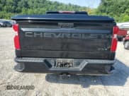 ✅ 2022 Chevrolet Silverado 1500 RST • VIN: 3GCUDEET9NG666055 • Lot: 65740525. Wystawiony na Copart z przebiegiem 9 999 mil. Bezpłatny archiwum sprzedaży aukcyjnych z USA i szczegółowy raport historii pojazdu na DreamBid. Zdjęcie 6.