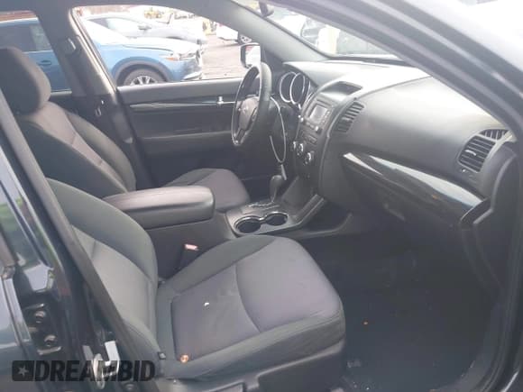 ✅ 2013 Kia Sorento LX • VIN: 5XYKT3A67DG393788 • Lot: 43655319. Listed on IAAI with 256,719 mi. Free auction sales archive from the USA and detailed vehicle history report at DreamBid. Image 5.