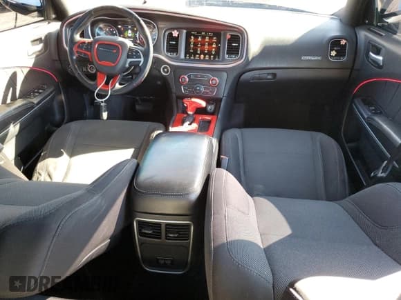 ✅ 2015 Dodge Charger SXT • VIN: 2C3CDXHG0FH870027 • Лот: 82619665. Опубликован ранее на Copart с пробегом 109 616 миль. Бесплатный доступ к архиву аукционных продаж из США и подробный отчёт об истории автомобиля на DreamBid. Изображение 8.