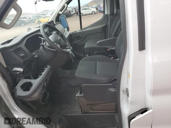 ✅ 2021 Ford Transit Cargo • VIN: 1FTYE1Y86MKB00604 • Lot: 69333594. Listed on Copart with 60,464 mi. Free auction sales archive from the USA and detailed vehicle history report at DreamBid. Image 7.