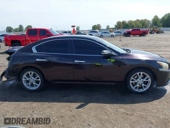 2012 Nissan Maxima S z VIN 1N4AA5AP2CC864308, wystawiony jako IAAI lot #43089617 z przebiegiem 227 515 mil mil oraz . Historia ofert i sprzedaży dostępna na DreamBid. Obrazek 13.