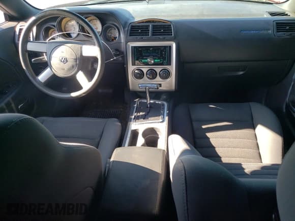 ✅ 2010 Dodge Challenger SE • VIN: 2B3CJ4DV1AH229728 • Lot: 70408574. Wystawiony na Copart z przebiegiem 98 147 mil. Bezpłatny archiwum sprzedaży aukcyjnych z USA i szczegółowy raport historii pojazdu na DreamBid. Zdjęcie 8.