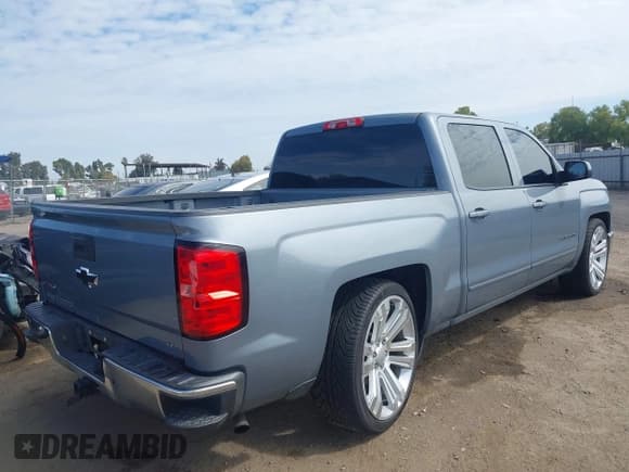 ✅ 2015 Chevrolet Silverado 1500 LT • VIN: 3GCPCRECXFG377498 • Lot: 43358162. Wystawiony na IAAI z przebiegiem 113 204 mil. Bezpłatny archiwum sprzedaży aukcyjnych z USA i szczegółowy raport historii pojazdu na DreamBid. Zdjęcie 4.