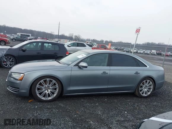 ✅ 2013 Audi A8 3.0L • VIN: WAURGAFD0DN005546 • Lot: 43806422. Wystawiony na IAAI z przebiegiem 140 730 mil. Bezpłatny archiwum sprzedaży aukcyjnych z USA i szczegółowy raport historii pojazdu na DreamBid. Zdjęcie 14.