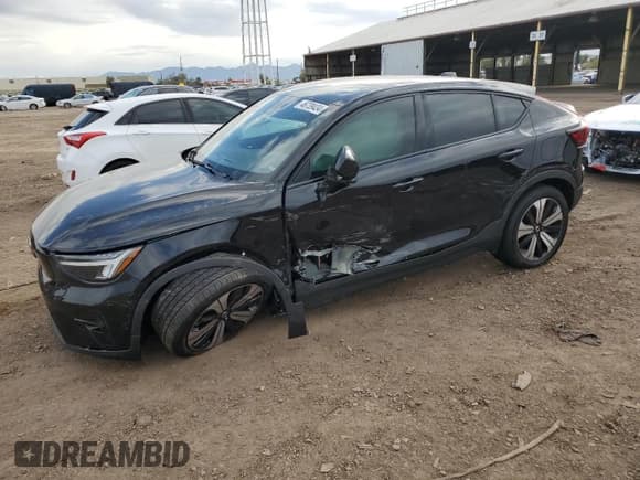 ✅ 2023 Volvo C40 Plus • VIN: YV4ED3GL3P2034098 • Lot: 46739434. Wystawiony na Copart z przebiegiem Nie podano. Bezpłatny archiwum sprzedaży aukcyjnych z USA i szczegółowy raport historii pojazdu na DreamBid. Zdjęcie 1.