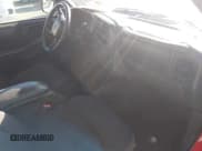 ✅ 2003 Chevrolet S-10 LS • VIN: 1GCCS19X938215203 • Лот: 41275957. Опубликован ранее на IAAI с пробегом 105 763 миль. Бесплатный доступ к архиву аукционных продаж из США и подробный отчёт об истории автомобиля на DreamBid. Изображение 5.