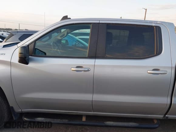 ✅ 2020 Chevrolet Silverado 1500 RST • VIN: 3GCUYEED0LG171902 • Lot: 42524437. Wystawiony na IAAI z przebiegiem 183 017 mil. Bezpłatny archiwum sprzedaży aukcyjnych z USA i szczegółowy raport historii pojazdu na DreamBid. Zdjęcie 14.