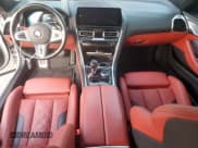 ✅ 2023 BMW M8 Competition • VIN: WBSGV0C01PCL41646 • Lot: 68422355. Wystawiony na Copart z przebiegiem 55 080 mil. Bezpłatny archiwum sprzedaży aukcyjnych z USA i szczegółowy raport historii pojazdu na DreamBid. Zdjęcie 8.