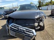 ✅ 2019 Audi Q5 Premium • VIN: WA1ANAFY6K2017038 • Lot: 81963415. Wystawiony na Copart z przebiegiem 79 155 mil. Bezpłatny archiwum sprzedaży aukcyjnych z USA i szczegółowy raport historii pojazdu na DreamBid. Zdjęcie 5.