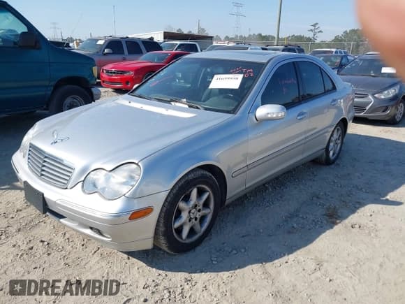 ✅ 2004 Mercedes-Benz C 240 • VIN: WDBRF81J54F526198 • Лот: 41659958. Опубликован ранее на IAAI с пробегом 159 034 миль. Бесплатный доступ к архиву аукционных продаж из США и подробный отчёт об истории автомобиля на DreamBid. Изображение 2.