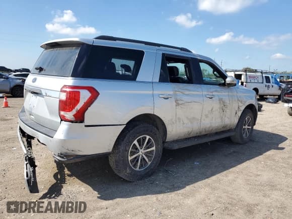 ✅ 2018 Ford Expedition XLT • VIN: 1FMJU1HT7JEA28052 • Lot: 90257485. Listed on Copart with Not provided. Free auction sales archive from the USA and detailed vehicle history report at DreamBid. Image 3.