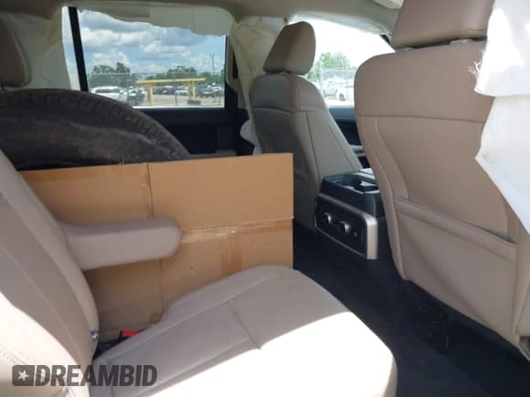 ✅ 2024 Ford Expedition Max XLT • VIN: 1FMJK1J81REA33559 • Lot: 43007157. Listed on IAAI with 44,737 mi. Free auction sales archive from the USA and detailed vehicle history report at DreamBid. Image 8.