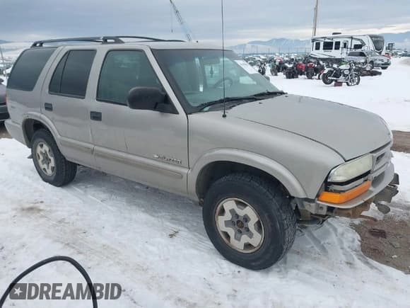 ✅ 2004 Chevrolet Blazer LS • VIN: 1GNDT13X74K145559 • Lot: 41458843. Wystawiony na IAAI z przebiegiem 156 824 mil. Bezpłatny archiwum sprzedaży aukcyjnych z USA i szczegółowy raport historii pojazdu na DreamBid. Zdjęcie 1.