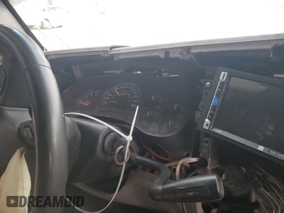 ✅ 2004 Chevrolet Silverado 1500 Z71 • VIN: 2GCEK13T841302075 • Лот: 76254344. Опубликован ранее на Copart с пробегом Не указан. Бесплатный доступ к архиву аукционных продаж из США и подробный отчёт об истории автомобиля на DreamBid. Изображение 9.