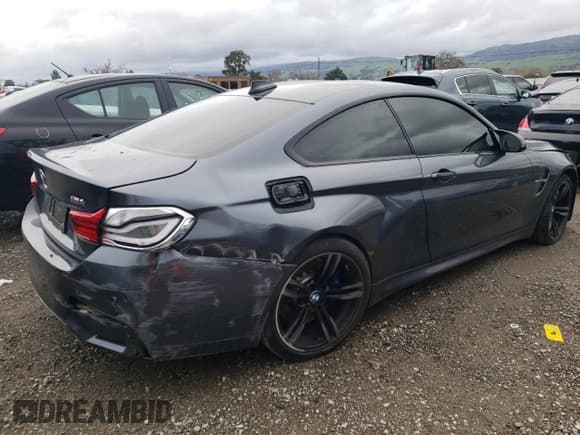 ✅ 2018 BMW M4 • VIN: WBS4Y9C53JAC86052 • Lot: 37065443. Listed on Copart with 14,598 mi. Free auction sales archive from the USA and detailed vehicle history report at DreamBid. Image 3.