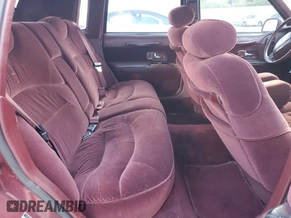 ✅ 1996 Lincoln Town Car Signature • VIN: 1LNLM82W3TY725921 • Lot: 72569054. Listed on Copart with 109,073 mi. Free auction sales archive from the USA and detailed vehicle history report at DreamBid. Image 10.