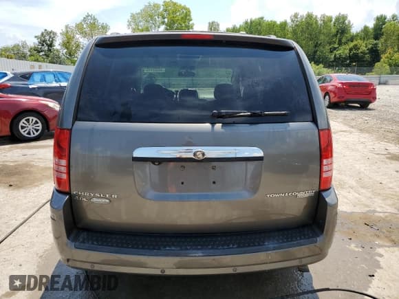 ✅ 2010 Chrysler Town & Country Touring Plus • VIN: 2A4RR8DX9AR368326 • Lot: 68322115. Wystawiony na Copart z przebiegiem 309 474 mil. Bezpłatny archiwum sprzedaży aukcyjnych z USA i szczegółowy raport historii pojazdu na DreamBid. Zdjęcie 6.