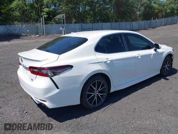 2021 Toyota Camry SE with VIN 4T1G11BKXMU023943, listed as a IAAI auction lot 42600515 with 70,445 mi miles and . Bid and sale history available at DreamBid. Image 4.