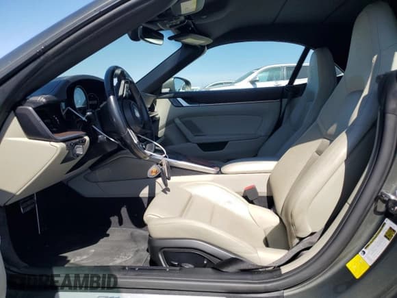 ✅ 2020 Porsche 911 Carrera • VIN: WP0CA2A9XLS251524 • Lot: 58417375. Wystawiony na Copart z przebiegiem 32 009 mil. Bezpłatny archiwum sprzedaży aukcyjnych z USA i szczegółowy raport historii pojazdu na DreamBid. Zdjęcie 7.