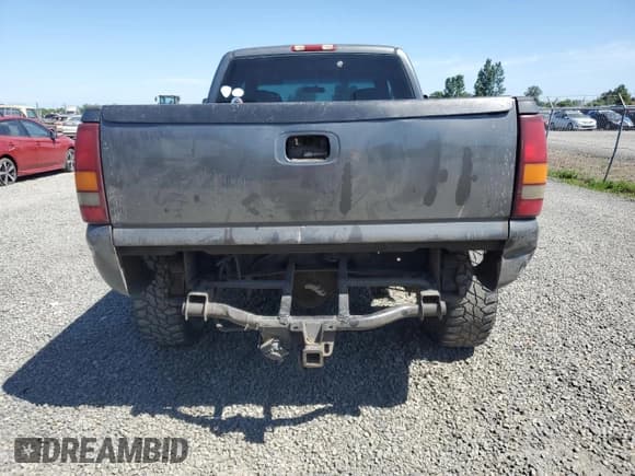 ✅ 2002 Chevrolet Silverado 2500HD LS • VIN: 1GCHK29U12E136559 • Lot: 59023365. Wystawiony na Copart z przebiegiem 274 974 mil. Bezpłatny archiwum sprzedaży aukcyjnych z USA i szczegółowy raport historii pojazdu na DreamBid. Zdjęcie 6.