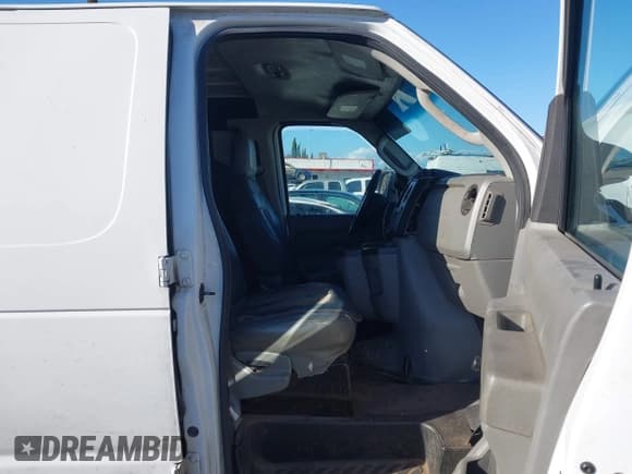 ✅ 2010 Ford Econoline Cargo Commercial • VIN: 1FTNE1EW4ADA38318 • Lot: 43377146. Wystawiony na IAAI z przebiegiem 285 042 mil. Bezpłatny archiwum sprzedaży aukcyjnych z USA i szczegółowy raport historii pojazdu na DreamBid. Zdjęcie 5.