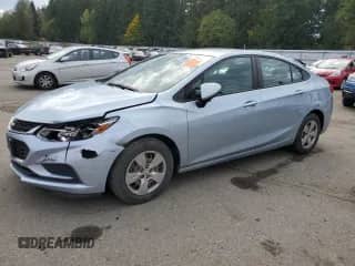 2017 Chevrolet Cruze LS z VIN 1G1BC5SM6H7177354, wystawiony jako Copart lot #82750035 z przebiegiem 100 598 mil mil oraz Szkoda całkowita • Salvage title. Historia ofert i sprzedaży dostępna na DreamBid. Obrazek 1.