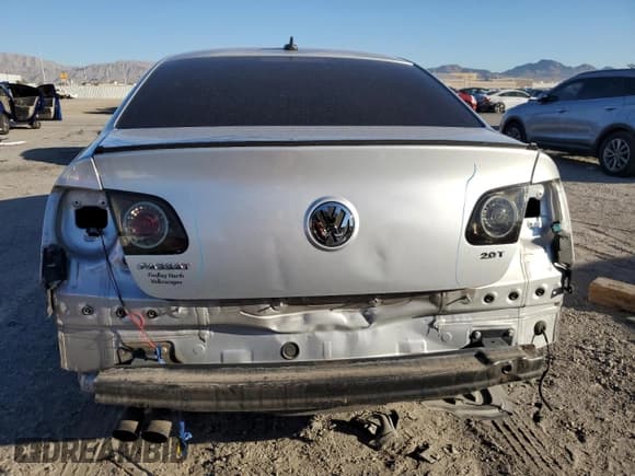 ✅ 2008 Volkswagen Passat Komfort • VIN: WVWAK73CX8P089009 • Lot: 85590835. Wystawiony na Copart z przebiegiem 176 793 mil. Bezpłatny archiwum sprzedaży aukcyjnych z USA i szczegółowy raport historii pojazdu na DreamBid. Zdjęcie 6.