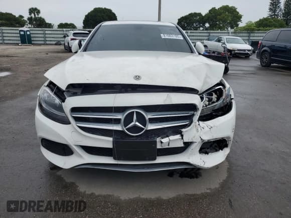 ✅ 2018 Mercedes-Benz C 300 • VIN: 55SWF4KB0JU241962 • Lot: 81003185. Wystawiony na Copart z przebiegiem 61 708 mil. Bezpłatny archiwum sprzedaży aukcyjnych z USA i szczegółowy raport historii pojazdu na DreamBid. Zdjęcie 5.