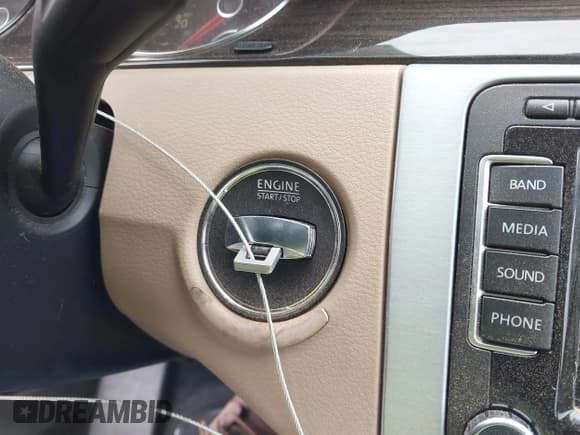 ✅ 2014 Volkswagen CC Executive • VIN: WVWGU7AN1EE518912 • Лот: 42461775. Опубликован ранее на IAAI с пробегом 174 821 миль. Бесплатный доступ к архиву аукционных продаж из США и подробный отчёт об истории автомобиля на DreamBid. Изображение 11.