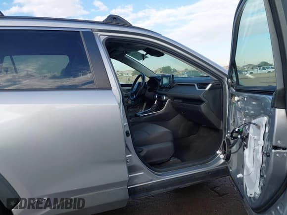 ✅ 2022 Toyota RAV4 Hybrid XLE • VIN: 4T3RWRFV8NU052766 • Lot: 43836286. Wystawiony na IAAI z przebiegiem 44 609 mil. Bezpłatny archiwum sprzedaży aukcyjnych z USA i szczegółowy raport historii pojazdu na DreamBid. Zdjęcie 5.