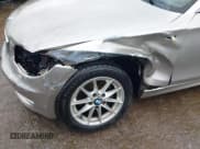 ✅ 2011 BMW 1 Series 128i • VIN: WBAUL7C59BVM79143 • Lot: 43102005. Wystawiony na IAAI z przebiegiem 132 399 mil. Bezpłatny archiwum sprzedaży aukcyjnych z USA i szczegółowy raport historii pojazdu na DreamBid. Zdjęcie 6.