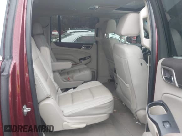 ✅ 2020 GMC Yukon XL Denali • VIN: 1GKS1HKJ7LR170497 • Lot: 41562109. Listed on IAAI with 97,357 mi. Free auction sales archive from the USA and detailed vehicle history report at DreamBid. Image 8.