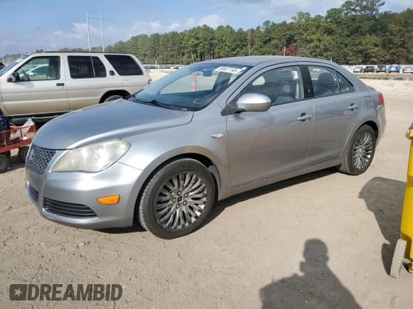 ✅ 2011 Suzuki Kizashi SE • VIN: JS2RF9A32B6110847 • Lot: 89837195. Wystawiony na Copart z przebiegiem 50 739 mil. Bezpłatny archiwum sprzedaży aukcyjnych z USA i szczegółowy raport historii pojazdu na DreamBid. Zdjęcie 1.