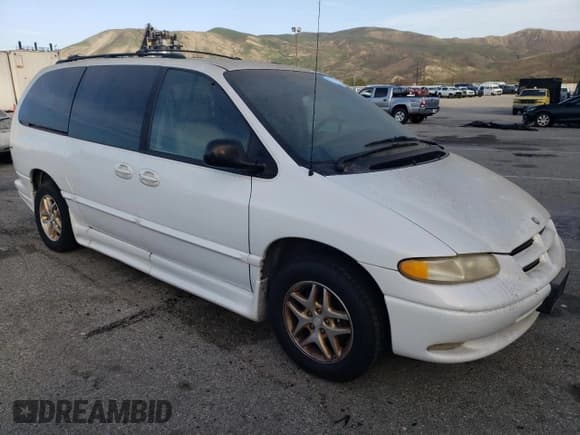 ✅ 1998 Dodge Caravan LE • VIN: 1B4GP54L1WB720025 • Lot: 47730365. Listed on Copart with 88,231 mi. Free auction sales archive from the USA and detailed vehicle history report at DreamBid. Image 4.
