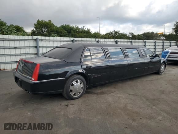 ✅ 2006 Cadillac DTS Professional • VIN: 1GEEH96Y26U550387 • Lot: 93715855. Wystawiony na Copart z przebiegiem 225 570 mil. Bezpłatny archiwum sprzedaży aukcyjnych z USA i szczegółowy raport historii pojazdu na DreamBid. Zdjęcie 3.