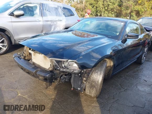 ✅ 2014 Ford Mustang V6 • VIN: 1ZVBP8AMXE5209242 • Лот: 43666689. Опубликован ранее на IAAI с пробегом 111 071 миль. Бесплатный доступ к архиву аукционных продаж из США и подробный отчёт об истории автомобиля на DreamBid. Изображение 2.