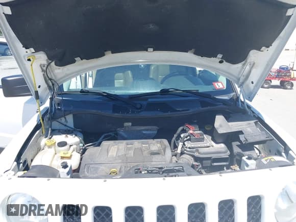 ✅ 2016 Jeep Patriot High Altitude • VIN: 1C4NJRFB8GD707642 • Lot: 42324960. Wystawiony na IAAI z przebiegiem 176 344 mil. Bezpłatny archiwum sprzedaży aukcyjnych z USA i szczegółowy raport historii pojazdu na DreamBid. Zdjęcie 10.