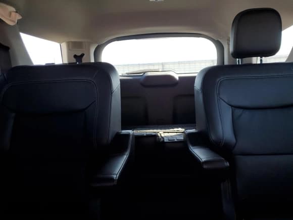 ✅ 2023 Ford Explorer Limited • VIN: 1FMSK8FH6PGC10842 • Lot: 71264255. Wystawiony na Copart z przebiegiem 22 172 mil. Bezpłatny archiwum sprzedaży aukcyjnych z USA i szczegółowy raport historii pojazdu na DreamBid. Zdjęcie 10.