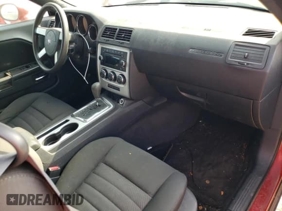 ✅ 2009 Dodge Challenger SE • VIN: 2B3LJ44V19H535579 • Lot: 68806964. Wystawiony na Copart z przebiegiem 105 975 mil. Bezpłatny archiwum sprzedaży aukcyjnych z USA i szczegółowy raport historii pojazdu na DreamBid. Zdjęcie 8.