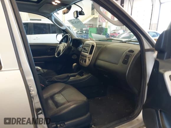 ✅ 2007 Ford Escape Limited • VIN: 1FMCU94197KA36921 • Lot: 40426720. Listed on IAAI with 177,909 mi. Free auction sales archive from the USA and detailed vehicle history report at DreamBid. Image 5.