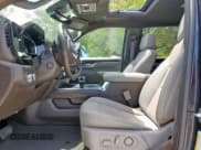 ✅ 2025 GMC Sierra 1500 SLT • VIN: 3GTPHDED3SG178607 • Лот: 66221085. Опубликован ранее на Copart с пробегом 4 402 миль. Бесплатный доступ к архиву аукционных продаж из США и подробный отчёт об истории автомобиля на DreamBid. Изображение 7.