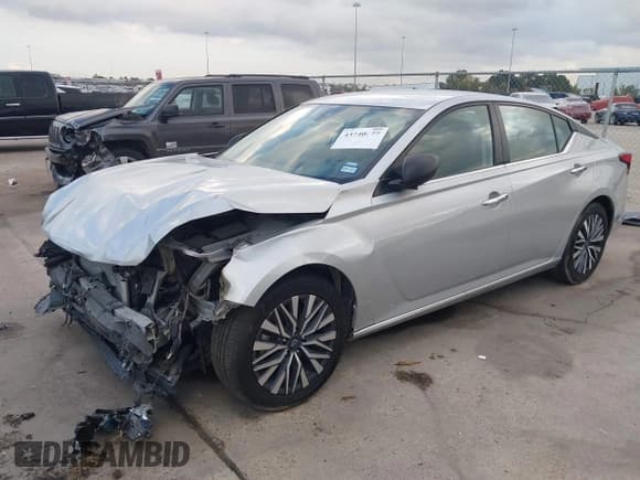 ✅ 2024 Nissan Altima SV • VIN: 1N4BL4DV1RN325646 • Lot: 43740877. Listed on IAAI with 47,338 mi. Free auction sales archive from the USA and detailed vehicle history report at DreamBid. Image 2.