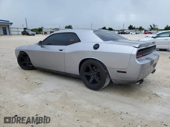 2013 Dodge Challenger R/T Plus z VIN 2C3CDYBT3DH685978, wystawiony jako Copart lot #58119844 z przebiegiem 130 012 mil mil oraz Szkoda całkowita • Salvage title. Historia ofert i sprzedaży dostępna na DreamBid. Obrazek 2.