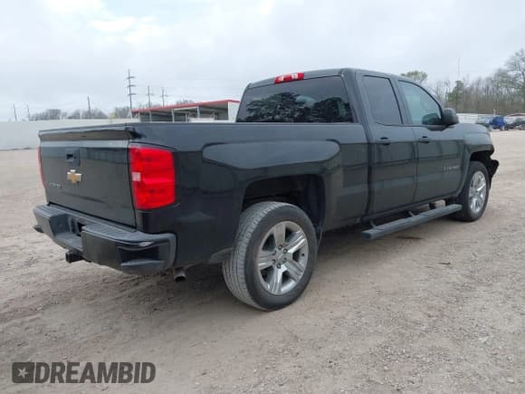 ✅ 2018 Chevrolet Silverado 1500 Custom • VIN: 1GCRCPEC2JZ265381 • Лот: 41538665. Опубликован ранее на IAAI с пробегом 105 074 миль. Бесплатный доступ к архиву аукционных продаж из США и подробный отчёт об истории автомобиля на DreamBid. Изображение 4.