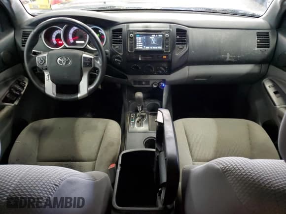 ✅ 2015 Toyota Tacoma • VIN: 5TFUX4EN9FX031613 • Лот: 84618195. Опубликован ранее на Copart с пробегом 194 729 миль. Бесплатный доступ к архиву аукционных продаж из США и подробный отчёт об истории автомобиля на DreamBid. Изображение 8.