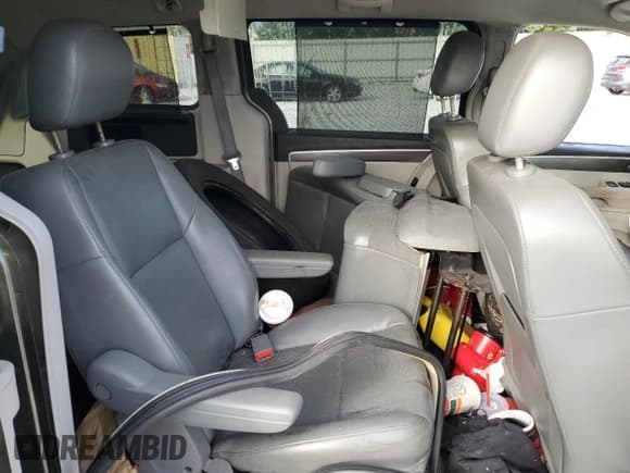 ✅ 2010 Volkswagen Routan SE • VIN: 2V4RW3D11AR237071 • Лот: 74718094. Опубликован ранее на Copart с пробегом Не указан. Бесплатный доступ к архиву аукционных продаж из США и подробный отчёт об истории автомобиля на DreamBid. Изображение 11.