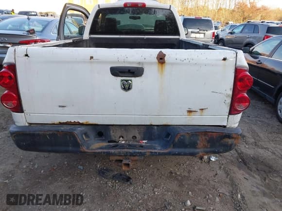 ✅ 2008 Dodge 1500 ST • VIN: 1D7HA16K18J212206 • Lot: 43668762. Wystawiony na IAAI z przebiegiem 300 030 mil. Bezpłatny archiwum sprzedaży aukcyjnych z USA i szczegółowy raport historii pojazdu na DreamBid. Zdjęcie 15.