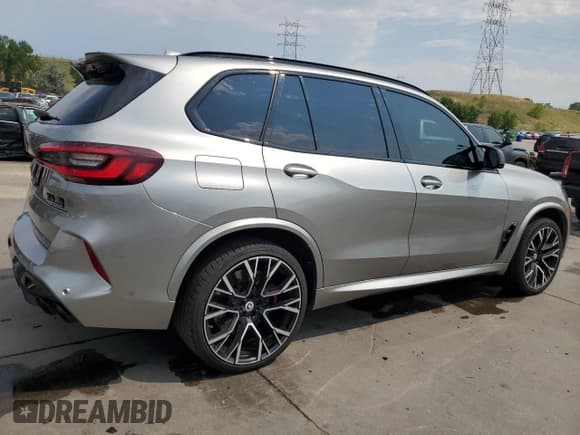 ✅ 2022 BMW X5 M • VIN: 5YMJU0C01N9M60668 • Lot: 64437665. Wystawiony na Copart z przebiegiem 18 236 mil. Bezpłatny archiwum sprzedaży aukcyjnych z USA i szczegółowy raport historii pojazdu na DreamBid. Zdjęcie 3.